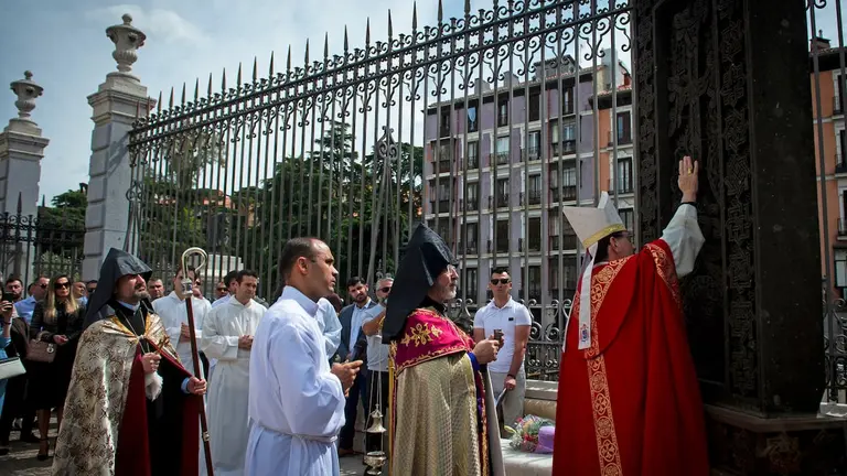 DVD 1213. Madrid, 19/05/2024. Entrega del Jachkar, cruz de la iglesia armenia a la Iglesia Catlooca, en la Catedral de La Almudena. (Foto: JUAN BARBOSA) .
JUAN BARBOSA