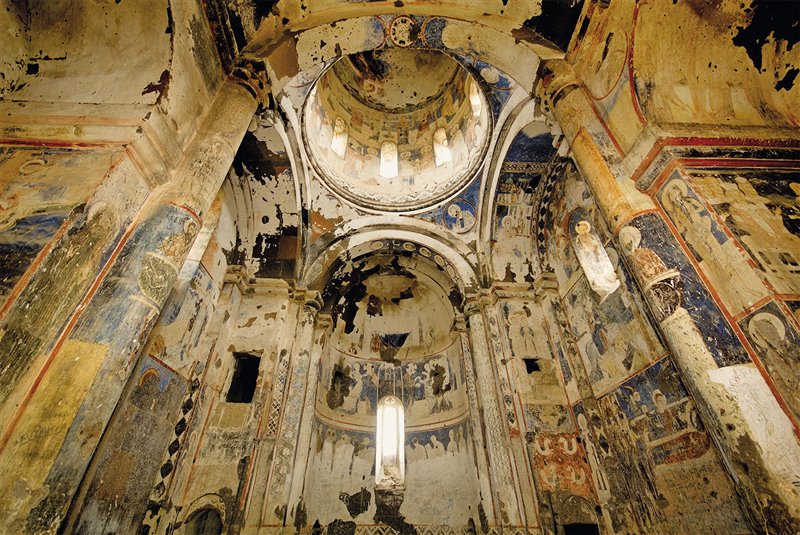 El interior de la iglesia está decorado con frescos que representan la vida de Jesucristo y la de san Gregorio el Iluminador. 
FOTO: Izeet Keribar / Getty Images